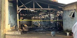 Telah Terjadi Kebakaran yang Diduga di Gudang Kusen Depan Graha Permai Ciputat